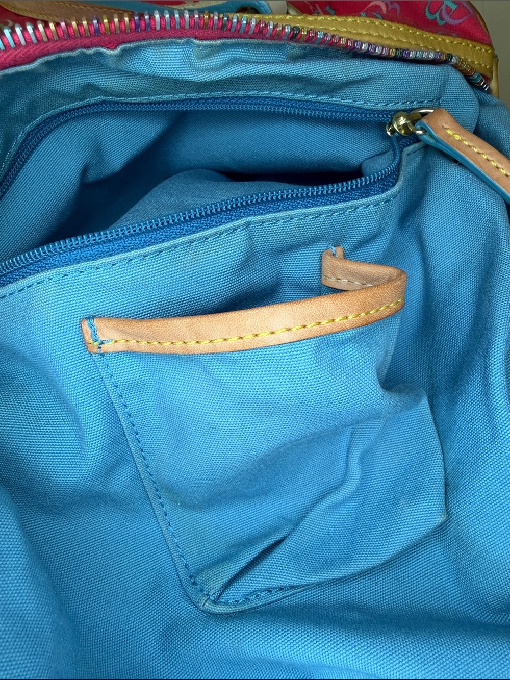 Dooney &Bourke monogrammed canvas w/leather trim and  handle barrel bag - Picture 11 of 11